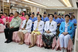 พลโท อัครภณ ทองสุทธิ์ รองผู้อำนวยการองค์การสงเคราะห์ทหารผ่านศึก ให้การต้อนรับ คุณคู จายัง ผู้จัดการฝ่ายธุรกิจอนุสรณ์สถานสันติภาพแห่งสหประชาชาติสาธารณรัฐเกาหลี และคณะ เข้าเยี่ยมบำรุงขวัญทหารผ่านศึก
