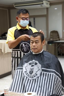มสคท. ร่วมกับจิตอาสาสมาคมช่างผมแห่งประเทศไทย ให้บริการตัดผมฟรี แบ่งปันรอยยิ้ม เติมเต็มความมั่นใจ