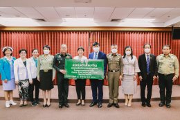  พล.ต.ท.ธนายุตม์ วุฒิจรัสธำรงค์ ผู้ช่วย ผบ.ตร., คุณนภัสนันท์ วุฒิจรัสธำรงค์, คุณจุลณี ตั๊นเจริญ ประธานกรรมการผู้จัดการโรงแรมพาราดิโซ เจเคดีไซน์ และคุณสุรสีห์ แห่งศรีสุวรรณ เข้ามอบเงินเพื่อปรับปรุงห้องผู้ป่วยพิเศษ