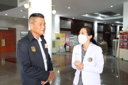 แพทย์หญิงฉัตรสุมาลย์ ตันติกุล รองผู้อำนวยการโรงพยาบาลทหารผ่านศึก (ฝ่ายการแพทย์) และคณะ ออกบูธประชาสัมพันธ์เพื่อแนะนำภารกิจและการดำเนินงานของโรงพยาบาลทหารผ่านศึก