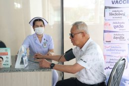 แพทย์หญิงฉัตรสุมาลย์ ตันติกุล รองผู้อำนวยการโรงพยาบาลทหารผ่านศึก (ฝ่ายการแพทย์) และคณะ ออกบูธประชาสัมพันธ์เพื่อแนะนำภารกิจและการดำเนินงานของโรงพยาบาลทหารผ่านศึก