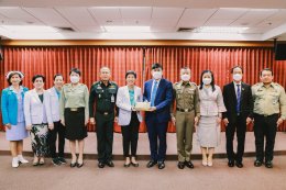  พล.ต.ท.ธนายุตม์ วุฒิจรัสธำรงค์ ผู้ช่วย ผบ.ตร., คุณนภัสนันท์ วุฒิจรัสธำรงค์, คุณจุลณี ตั๊นเจริญ ประธานกรรมการผู้จัดการโรงแรมพาราดิโซ เจเคดีไซน์ และคุณสุรสีห์ แห่งศรีสุวรรณ เข้ามอบเงินเพื่อปรับปรุงห้องผู้ป่วยพิเศษ