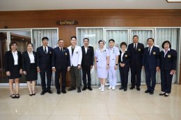 นางพัชรินทร์ ท้วมผิวทอง ผู้อำนวยการกองพยาบาล โรงพยาบาลทหารผ่านศึก และคณะ ร่วมออกบูธประชาสัมพันธ์ภารกิจขององค์การสงเคราะห์ทหารผ่านศึก