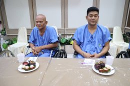นางสุธรรมา สกุลไทย รองผู้อำนวยการโรงพยาบาลทหารผ่านศึก (ฝ่ายการพยาบาล) และคณะ ให้การต้อนรับ คุณสุชาติ ชวางกูร ประธานกลุ่มสร้างพลเมืองคุณภาพ และคณะ ในโอกาสเข้าเยี่ยมและจัดกิจกรรมบำรุงขวัญทหารผ่านศึก 