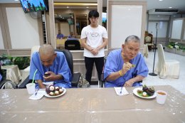 นางสุธรรมา สกุลไทย รองผู้อำนวยการโรงพยาบาลทหารผ่านศึก (ฝ่ายการพยาบาล) และคณะ ให้การต้อนรับ คุณสุชาติ ชวางกูร ประธานกลุ่มสร้างพลเมืองคุณภาพ และคณะ ในโอกาสเข้าเยี่ยมและจัดกิจกรรมบำรุงขวัญทหารผ่านศึก 
