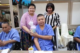 นางสุธรรมา สกุลไทย รองผู้อำนวยการโรงพยาบาลทหารผ่านศึก (ฝ่ายการพยาบาล) และคณะ ให้การต้อนรับ คุณสุชาติ ชวางกูร ประธานกลุ่มสร้างพลเมืองคุณภาพ และคณะ ในโอกาสเข้าเยี่ยมและจัดกิจกรรมบำรุงขวัญทหารผ่านศึก 
