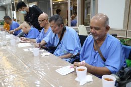 นางสุธรรมา สกุลไทย รองผู้อำนวยการโรงพยาบาลทหารผ่านศึก (ฝ่ายการพยาบาล) และคณะ ให้การต้อนรับ คุณสุชาติ ชวางกูร ประธานกลุ่มสร้างพลเมืองคุณภาพ และคณะ ในโอกาสเข้าเยี่ยมและจัดกิจกรรมบำรุงขวัญทหารผ่านศึก 