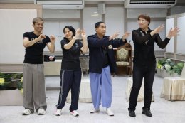 นางสุธรรมา สกุลไทย รองผู้อำนวยการโรงพยาบาลทหารผ่านศึก (ฝ่ายการพยาบาล) และคณะ ให้การต้อนรับ คุณสุชาติ ชวางกูร ประธานกลุ่มสร้างพลเมืองคุณภาพ และคณะ ในโอกาสเข้าเยี่ยมและจัดกิจกรรมบำรุงขวัญทหารผ่านศึก 