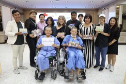 นางสุธรรมา สกุลไทย รองผู้อำนวยการโรงพยาบาลทหารผ่านศึก (ฝ่ายการพยาบาล) และคณะ ให้การต้อนรับ คุณสุชาติ ชวางกูร ประธานกลุ่มสร้างพลเมืองคุณภาพ และคณะ ในโอกาสเข้าเยี่ยมและจัดกิจกรรมบำรุงขวัญทหารผ่านศึก 