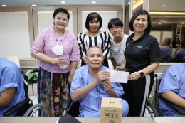 นางสุธรรมา สกุลไทย รองผู้อำนวยการโรงพยาบาลทหารผ่านศึก (ฝ่ายการพยาบาล) และคณะ ให้การต้อนรับ คุณสุชาติ ชวางกูร ประธานกลุ่มสร้างพลเมืองคุณภาพ และคณะ ในโอกาสเข้าเยี่ยมและจัดกิจกรรมบำรุงขวัญทหารผ่านศึก 