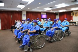 พลโทนายแพทย์ มาโนชญ์ จันทรศร กรรมการแพทย์ มูลนิธิสายใจไทย ในพระบรมราชูปถัมภ์ และคณะ เยี่ยมบำรุงขวัญ และตรวจสุขภาพผู้ป่วยทหารผ่านศึก สมาชิกมูลนิธิสายใจไทยฯ