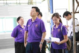 นายแพทย์สง่า  พินิจพิชิตกุล ผู้อำนวยการโรงพยาบาลทหารผ่านศึก พร้อมด้วยทันตแพทย์วรกิจ  ไวทยะวานิชกุล ผู้ชำนาญการโรงพยาบาลทหารผ่านศึก  นำคณะเจ้าหน้าที่โรงพยาบาลทหารผ่านศึก  เข้าตรวจเยี่ยมความคืบหน้างานประกอบรถกายอุปกรณ์เคลื่อนที่พร้อมอุปกรณ์ และรถบรรทุกวัสดุ