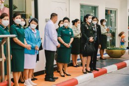 นายกสมาคมแม่บ้านกองบัญชาการกองทัพไทย พร้อมคณะกรรมการสมาคมฯ และเจ้าหน้าที่สมาคม ฯ เยี่ยมและมอบเงินบำรุงขวัญฯ