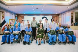 มูลนิธิสงเคราะห์ครอบครัวทหารผ่านศึก ในพระราชูปถัมภ์สมเด็จพระศรีนครินทราบรมราชชนนี จัดเลี้ยงอาหารกลางวัน มอบถุงยังชีพ และเงินปลอบขวัญ แก่ผู้ป่วยทหารผ่านศึก
