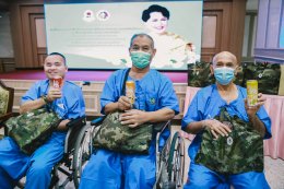 มูลนิธิสงเคราะห์ครอบครัวทหารผ่านศึก ในพระราชูปถัมภ์สมเด็จพระศรีนครินทราบรมราชชนนี จัดเลี้ยงอาหารกลางวัน มอบถุงยังชีพ และเงินปลอบขวัญ แก่ผู้ป่วยทหารผ่านศึก