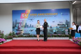 นางอัมพร ปรีชาญานพานิช รองหัวหน้าสำนักผู้อำนวยการโรงพยาบาลทหารผ่านศึก เป็นผู้แทนผู้อำนวยการโรงพยาบาลทหารผ่านศึก เข้าร่วมแสดงความยินดีเนื่องในงานวันสถาปนาสำนักงานวิจัยและพัฒนาการทางทหารกองทัพบก ครบรอบปีที่ 54 