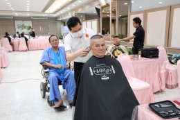 สมาคมช่างผมเสริมสวยแห่งประเทศไทย จัดกิจกรรมจิตอาสา โดยนำทีมช่างตัดผม มาให้บริการตัดผมฟรีที่โรงพยาบาลทหารผ่านศึก