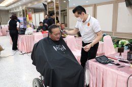 สมาคมช่างผมเสริมสวยแห่งประเทศไทย จัดกิจกรรมจิตอาสา โดยนำทีมช่างตัดผม มาให้บริการตัดผมฟรีที่โรงพยาบาลทหารผ่านศึก