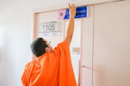 พลเอก เฉลิมพล ศรีสวัสดิ์ ผู้บัญชาการทหารสูงสุด เป็นประธานในการประกอบพิธีสงฆ์ โดยได้นิมนต์ พระโสภณธรรมวงศ์ เจ้าอาวาสวัดอินทรวิหาร และพระสงฆ์ จำนวน 9 รูป ประกอบพิธีฯ จากนั้นได้เปิดห้องพักผู้ป่วยพิเศษ จำนวน 2 ห้อง ที่ชั้น 11 อาคารเฉลิมพระเกียรติ 7 รอบพระชนมพ