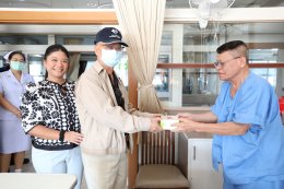 มอบอาหารว่างเนื่องในวันคล้ายวันเกิด