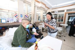 มอบอาหารว่างเนื่องในวันคล้ายวันเกิด