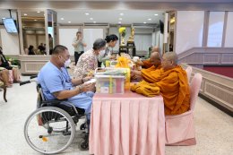 นางอัมพร ปรีชาญาณพานิช รองหัวหน้าสำนักผู้อำนวยการ โรงพยาบาลทหารผ่านศึก เป็นประธานในพิธีทำบุญถวายสังฆทาน เพื่ออุทิศส่วนกุศลแก่ทหารผ่านศึก และผู้ป่วยที่ได้ล่วงลับ 