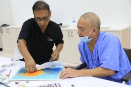 โรงพยาบาลทหารผ่านศึก จัดอบรมกิจกรรมบำบัด โครงการเขียนภาพสีน้ำ ให้แก่ทหารผ่านศึกพิการ ที่พักรักษาตัวอยู่ที่โรงพยาบาลทหารผ่านศึก ณ ศูนย์กิจกรรมบำบัดและฝึกอาชีพ รพ.ผศ. อาคาร 2 ชั้น 2 