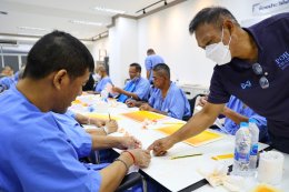 โรงพยาบาลทหารผ่านศึก จัดอบรมกิจกรรมบำบัด โครงการเขียนภาพสีน้ำ ให้แก่ทหารผ่านศึกพิการ ที่พักรักษาตัวอยู่ที่โรงพยาบาลทหารผ่านศึก ณ ศูนย์กิจกรรมบำบัดและฝึกอาชีพ รพ.ผศ. อาคาร 2 ชั้น 2 