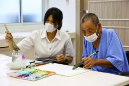 โรงพยาบาลทหารผ่านศึก จัดอบรมกิจกรรมบำบัด โครงการเขียนภาพสีน้ำ ให้แก่ทหารผ่านศึกพิการ ที่พักรักษาตัวอยู่ที่โรงพยาบาลทหารผ่านศึก ณ ศูนย์กิจกรรมบำบัดและฝึกอาชีพ รพ.ผศ. อาคาร 2 ชั้น 2 