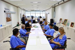 โรงพยาบาลทหารผ่านศึก จัดอบรมกิจกรรมบำบัด โครงการเขียนภาพสีน้ำ ให้แก่ทหารผ่านศึกพิการ ที่พักรักษาตัวอยู่ที่โรงพยาบาลทหารผ่านศึก ณ ศูนย์กิจกรรมบำบัดและฝึกอาชีพ รพ.ผศ. อาคาร 2 ชั้น 2 