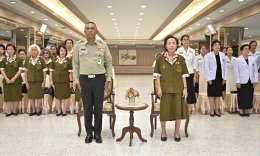 นื่องในโอกาสวันคล้ายวันพระราชสมภพสมเด็จพระนางเจ้าสิริกิติ์ พระบรมราชินีนาถ พระบรมราชชนนีพันปีหลวง (วันที่ 12 สิงหาคม 2569) เมื่อวันที่ 5 สิงหาคม 2569 คุณหญิงแสงเดือน ณ นคร ประธานกรรมการมูลนิธิสงเคราะห์ครอบครัวทหารผ่านศึก ในพระราชูปถัมภ์สมเด็จพระศรีนครินทร