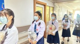 นักเรียนจากโรงเรียนแม่พระฟาติมาเข้าเยี่ยมบำรุงขวัญ พร้อมมอบผ้าห่ม จำนวน 72 ผืน ให้แก่ทหารผ่านศึก