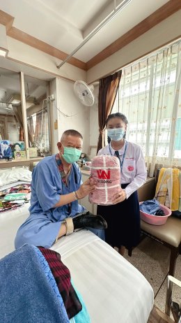 นักเรียนจากโรงเรียนแม่พระฟาติมาเข้าเยี่ยมบำรุงขวัญ พร้อมมอบผ้าห่ม จำนวน 72 ผืน ให้แก่ทหารผ่านศึก