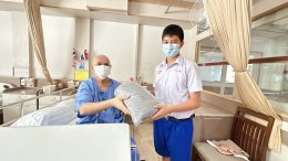 นักเรียนจากโรงเรียนแม่พระฟาติมาเข้าเยี่ยมบำรุงขวัญ พร้อมมอบผ้าห่ม จำนวน 72 ผืน ให้แก่ทหารผ่านศึก