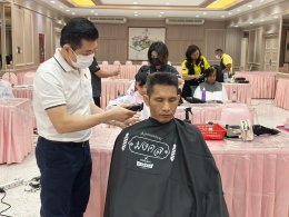 บริการตัดผมฟรี โดยสมาคมช่างผมเสริมสวยแห่งประเทศไทย