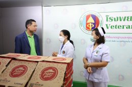 บริษัท โทรีเซนไทย เอเยนต์ซีส์ จำกัด (มหาชน) หรือ TTA นำโดย นายสมชาย อภิญญานุกุล ผู้ช่วยกรรมการผู้จัดการใหญ่ สายงานทรัพยากรบุคคล และคณะ ได้กรุณาเข้ามอบ รถเข็นวีลแชร์ช่วยเหลือผู้พิการ และเลี้ยงอาหารบุคลากรทางการแพทย์ รพ.ผศ.
