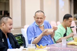 วันที่ 27 สิงหาคม 2568 คณะ สว.มธ นำโดย คุณบังอร ลักษมีเศรษฐ (ครูแอ๋ว สว.มธ.) ได้จัดกิจกรรมดนตรีบำบัด และ เลี้ยงอาหาร ให้กับทหารผ่านศึก