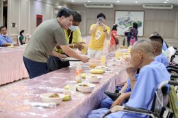 วันที่ 27 สิงหาคม 2568 คณะ สว.มธ นำโดย คุณบังอร ลักษมีเศรษฐ (ครูแอ๋ว สว.มธ.) ได้จัดกิจกรรมดนตรีบำบัด และ เลี้ยงอาหาร ให้กับทหารผ่านศึก