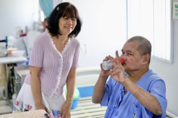 เมื่อวันที่ 10 มกราคม 2569 คุณศรีจันทร์ บุรีวงษ์ และคณะ เข้าเยี่ยมบำรุงขวัญ พร้อมมอบอาหารว่าง เครื่องดื่ม ผลไม้ และเงินบำรุงขวัญ เพื่อสร้างขวัญกำลังใจและแสดงความห่วงใยให้แก่ทหารผ่านศึกที่ได้รับบาดเจ็บจากการปฏิบัติหน้าที่ เนื่องในโอกาสวันขึ้นปีใหม่ 2569 