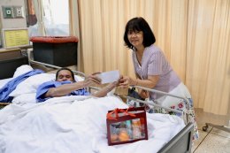 เมื่อวันที่ 10 มกราคม 2569 คุณศรีจันทร์ บุรีวงษ์ และคณะ เข้าเยี่ยมบำรุงขวัญ พร้อมมอบอาหารว่าง เครื่องดื่ม ผลไม้ และเงินบำรุงขวัญ เพื่อสร้างขวัญกำลังใจและแสดงความห่วงใยให้แก่ทหารผ่านศึกที่ได้รับบาดเจ็บจากการปฏิบัติหน้าที่ เนื่องในโอกาสวันขึ้นปีใหม่ 2569 