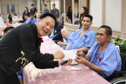 เมื่อวันที่ 21 มกราคม 2569 นางสุธรรมา สกุลไทย รองผู้อำนวยการโรงพยาบาลทหารผ่านศึก (ฝ่ายการพยาบาล) เป็นผู้แทนผู้อำนวยการโรงพยาบาลทหารผ่านศึก ให้การต้อนรับ คุณสุชาติ ชวางกูร ประธานกลุ่มสร้างพลเมืองคุณภาพ และคณะ ในโอกาสเข้าเยี่ยมและจัดกิจกรรมบำรุงขวัญทหารผ่าน