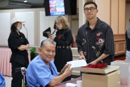 เมื่อวันที่ 21 มกราคม 2569 นางสุธรรมา สกุลไทย รองผู้อำนวยการโรงพยาบาลทหารผ่านศึก (ฝ่ายการพยาบาล) เป็นผู้แทนผู้อำนวยการโรงพยาบาลทหารผ่านศึก ให้การต้อนรับ คุณสุชาติ ชวางกูร ประธานกลุ่มสร้างพลเมืองคุณภาพ และคณะ ในโอกาสเข้าเยี่ยมและจัดกิจกรรมบำรุงขวัญทหารผ่าน