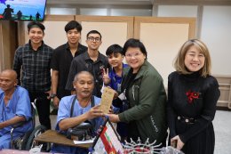 เมื่อวันที่ 21 มกราคม 2569 นางสุธรรมา สกุลไทย รองผู้อำนวยการโรงพยาบาลทหารผ่านศึก (ฝ่ายการพยาบาล) เป็นผู้แทนผู้อำนวยการโรงพยาบาลทหารผ่านศึก ให้การต้อนรับ คุณสุชาติ ชวางกูร ประธานกลุ่มสร้างพลเมืองคุณภาพ และคณะ ในโอกาสเข้าเยี่ยมและจัดกิจกรรมบำรุงขวัญทหารผ่าน