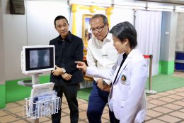 เมื่อวันที่ 4 มีนาคม 2569 แพทย์หญิงจิตติมา ปรีชา ผู้อำนวยการโรงพยาบาลทหารผ่านศึก รับมอบเครื่องตรวจและติดตามคลื่นหัวใจและสัญญาณชีพ จำนวน 2 เครื่อง จากผู้แทน คุณรัตนา สมสกุลรุ่งเรือง ประธานมูลนิธิร่วมกตัญญู ณ บริเวณหน้าห้องกองบริการสายแพทย์ โรงพยาบาลทหารผ่า