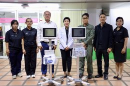 เมื่อวันที่ 4 มีนาคม 2569 แพทย์หญิงจิตติมา ปรีชา ผู้อำนวยการโรงพยาบาลทหารผ่านศึก รับมอบเครื่องตรวจและติดตามคลื่นหัวใจและสัญญาณชีพ จำนวน 2 เครื่อง จากผู้แทน คุณรัตนา สมสกุลรุ่งเรือง ประธานมูลนิธิร่วมกตัญญู ณ บริเวณหน้าห้องกองบริการสายแพทย์ โรงพยาบาลทหารผ่า