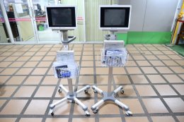 เมื่อวันที่ 4 มีนาคม 2569 แพทย์หญิงจิตติมา ปรีชา ผู้อำนวยการโรงพยาบาลทหารผ่านศึก รับมอบเครื่องตรวจและติดตามคลื่นหัวใจและสัญญาณชีพ จำนวน 2 เครื่อง จากผู้แทน คุณรัตนา สมสกุลรุ่งเรือง ประธานมูลนิธิร่วมกตัญญู ณ บริเวณหน้าห้องกองบริการสายแพทย์ โรงพยาบาลทหารผ่า