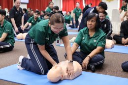 เมื่อวันที่ 26 มีนาคม 2569 โรงพยาบาลทหารผ่านศึก จัดอบรมโครงการอบรมเชิงปฏิบัติการการช่วยฟื้นคืนชีพขั้นพื้นฐาน และการใช้เครื่องกระตุกหัวใจไฟฟ้าชนิดอัตโนมัติ (BLS : Basic Life Support with AED) ประจำปี 2569 สำหรับแพทย์ พยาบาล บุคลากรทางการแพทย์ และพนักงานสาย