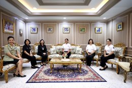 ชมรมแม่บ้านกรมสารบรรณทหาร ร่วมทำความดีด้วยหัวใจ แบ่งปันน้ำใจสู่ทหารผ่านศึก เมื่อวันที่ 23 กรกฎาคม 2569 นางสุธรรมา สกุลไทย รองผู้อำนวยการโรงพยาบาลทหารผ่านศึก (ฝ่ายการพยาบาล) และคณะ เป็นผู้แทนผู้อำนวยการโรงพยาบาลทหารผ่านศึก ให้การต้อนรับ ดร.พธูสิรี รัตนกาฬ 