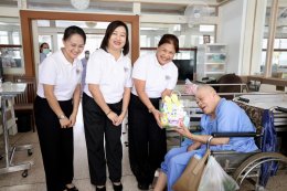ชมรมแม่บ้านกรมสารบรรณทหาร ร่วมทำความดีด้วยหัวใจ แบ่งปันน้ำใจสู่ทหารผ่านศึก เมื่อวันที่ 23 กรกฎาคม 2569 นางสุธรรมา สกุลไทย รองผู้อำนวยการโรงพยาบาลทหารผ่านศึก (ฝ่ายการพยาบาล) และคณะ เป็นผู้แทนผู้อำนวยการโรงพยาบาลทหารผ่านศึก ให้การต้อนรับ ดร.พธูสิรี รัตนกาฬ 