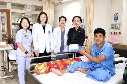 คุณปู ปริศนา กล่ำพินิจ คุณใหม่ เจริญปุระ ร่วมส่งต่อของขวัญจากใจ ความห่วงใย และเติมพลังใจให้วีรบุรุษทหารผ่านศึก ผู้เสียสละเพื่อแผ่นดิน ️